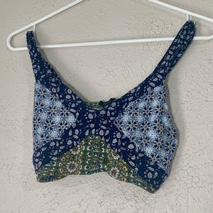 ❇️3/$30❇️ Forever 21 Blue & Green Print Boho V-Neck Crop Top. Size: Small